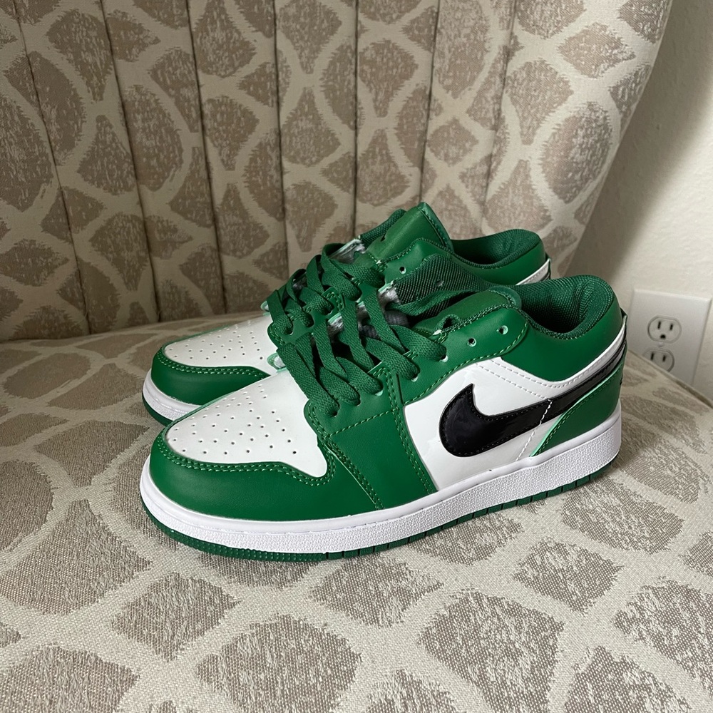 GREEN DUNKS! Moving out need to sell.